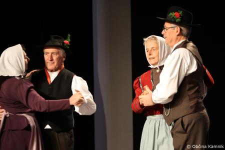 Ples in glasba izpod kamniških planin v izvedbi Folklorne skupine Kamnik in njihovih prijateljev  (43)